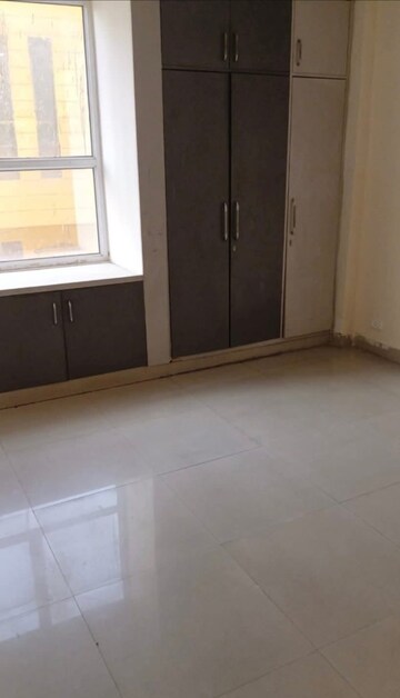 Room in 3 BHK Apartment at Nirala Aspire Plaza, Sector 16 Greater Noida – for Rent