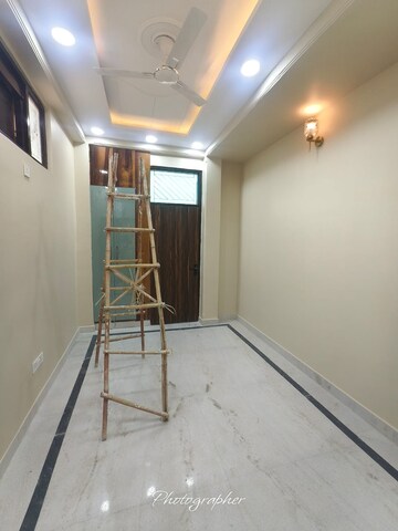 Room in 3 BHK Apartment at Vaishali Sector 6 – for Sale