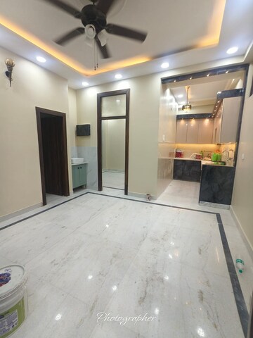 Room in 3 BHK Apartment at Vaishali Sector 6 – for Sale