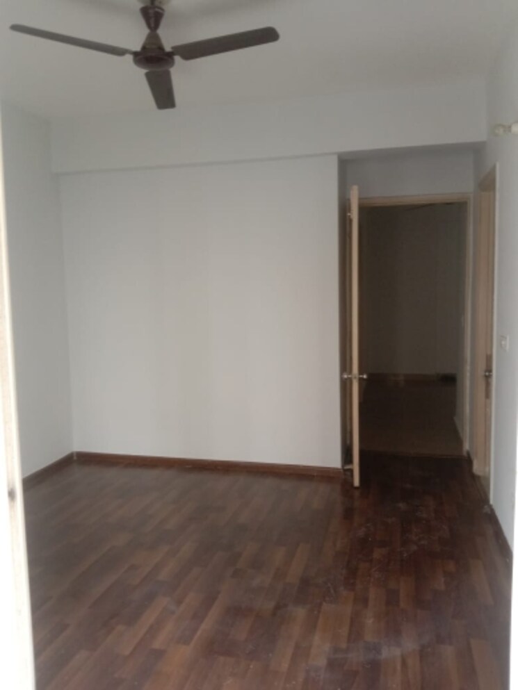 Room, paras-seasons 2 Bedroom 830 Sq.Ft. Apartment In Sector 168 Noida 9007988