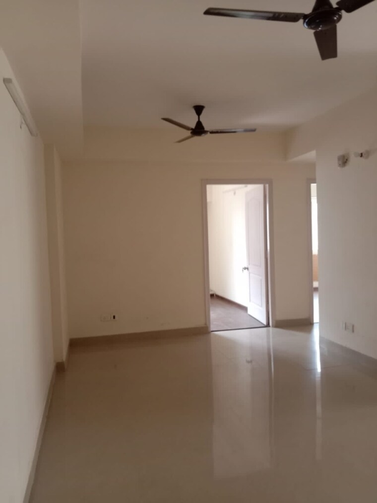 Room, paras-seasons 2 Bedroom 830 Sq.Ft. Apartment In Sector 168 Noida 9008021