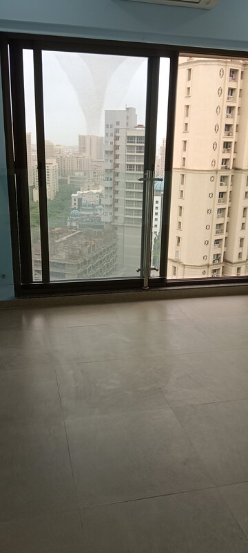 Room in 3 BHK Apartment at Kanakia Silicon Valley, Powai – for Rent