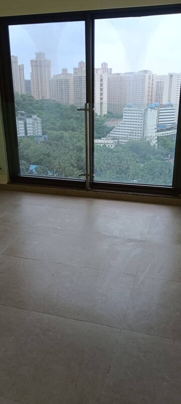 Room in 3 BHK Apartment at Kanakia Silicon Valley, Powai – for Rent