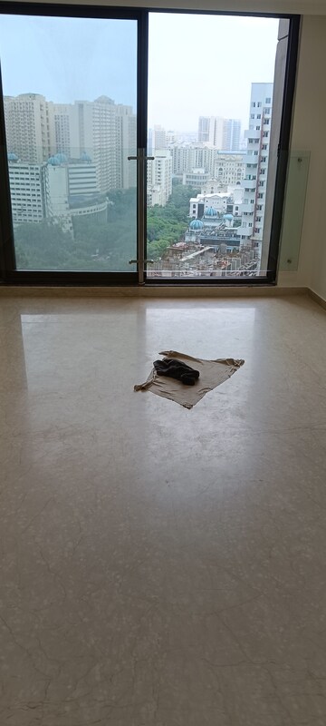 Room in 3 BHK Apartment at Kanakia Silicon Valley, Powai – for Rent