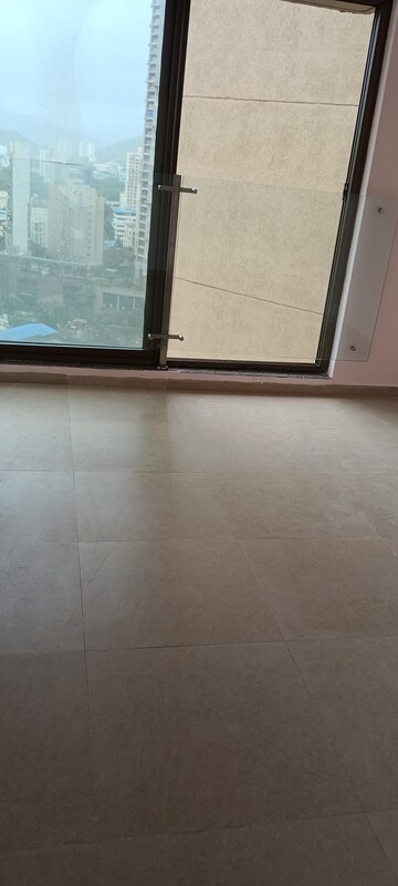 Room in 3 BHK Apartment at Kanakia Silicon Valley, Powai – for Rent