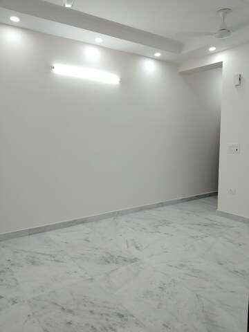 Room in 2 BHK Apartment at Panchsheel Vihar – for Rent
