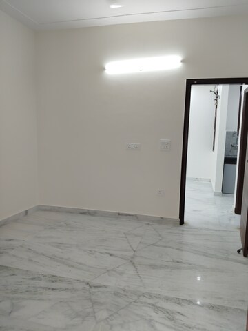 Room in 2 BHK Apartment at Panchsheel Vihar – for Rent