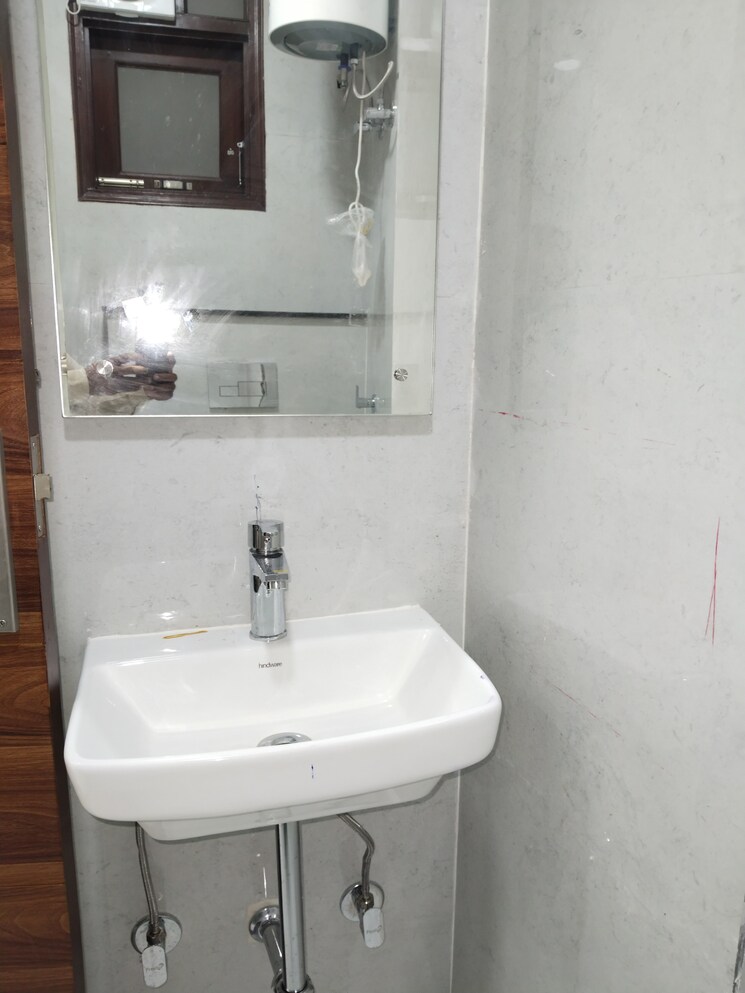 Bathroom, panchsheel vihar 2 Bedroom 900 Sq.Ft. Apartment In Panchsheel Vihar Delhi 9008076