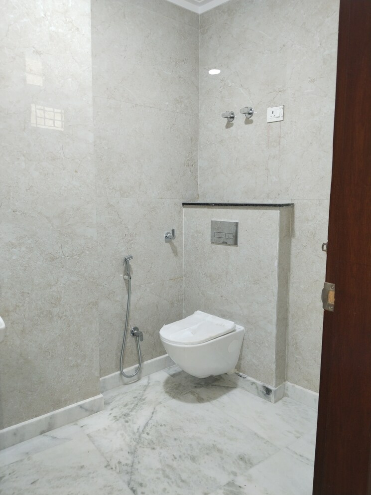 Bathroom, panchsheel vihar 2 Bedroom 900 Sq.Ft. Apartment In Panchsheel Vihar Delhi 9008076