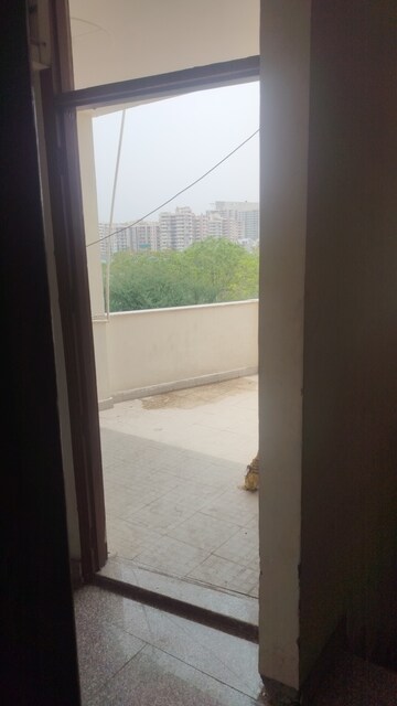 Balcony in 1 RK Builder Floor at Sector 52a – for Rent