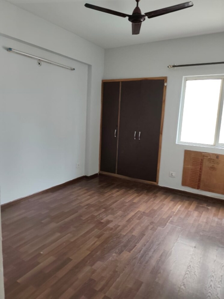 Room, paras-seasons 2 Bedroom 830 Sq.Ft. Apartment In Sector 168 Noida 9008057