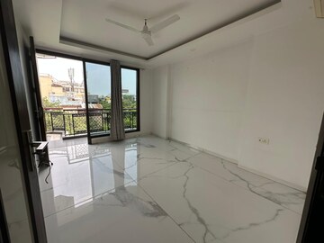 Room in 1.5 BHK Apartment at RWA Qutab Enclave, Katwaria Sarai – for Rent