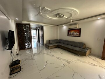 Living Room in 1.5 BHK Apartment at RWA Qutab Enclave, Katwaria Sarai – for Rent