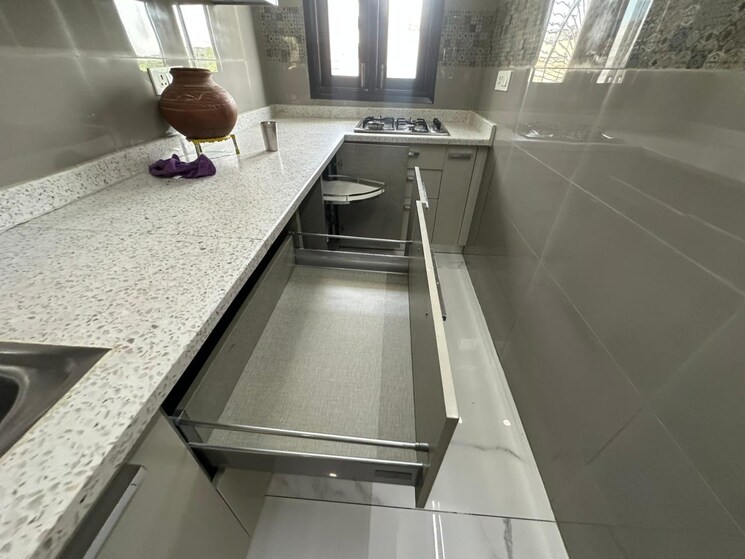 Kitchen, rwa-qutab-enclave 1.5 Bedroom 400 Sq.Ft. Apartment In Katwaria Sarai Delhi 9008064