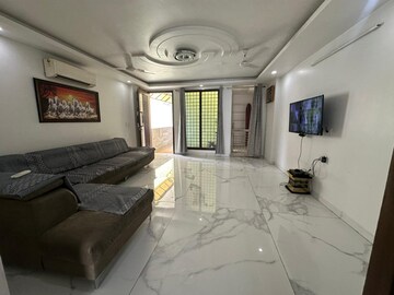 Living Room in 1.5 BHK Apartment at RWA Qutab Enclave, Katwaria Sarai – for Rent