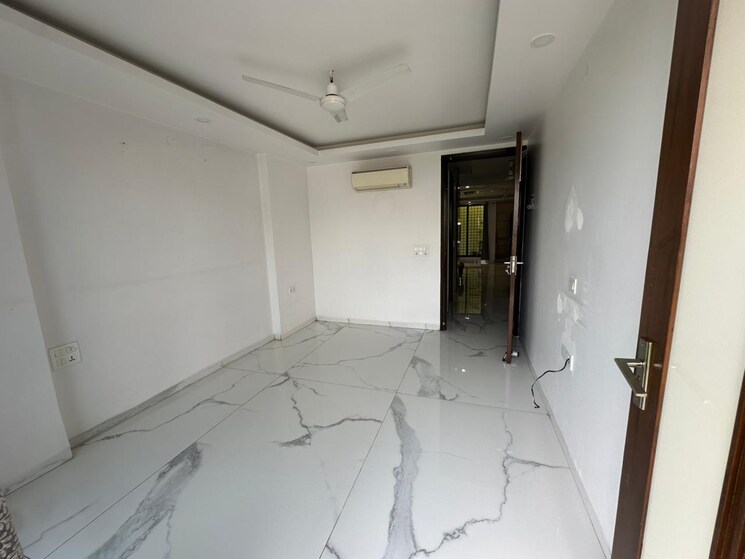 Room, rwa-qutab-enclave 1.5 Bedroom 400 Sq.Ft. Apartment In Katwaria Sarai Delhi 9008064