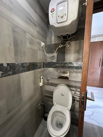 Bathroom in 1.5 BHK Apartment at RWA Qutab Enclave, Katwaria Sarai – for Rent