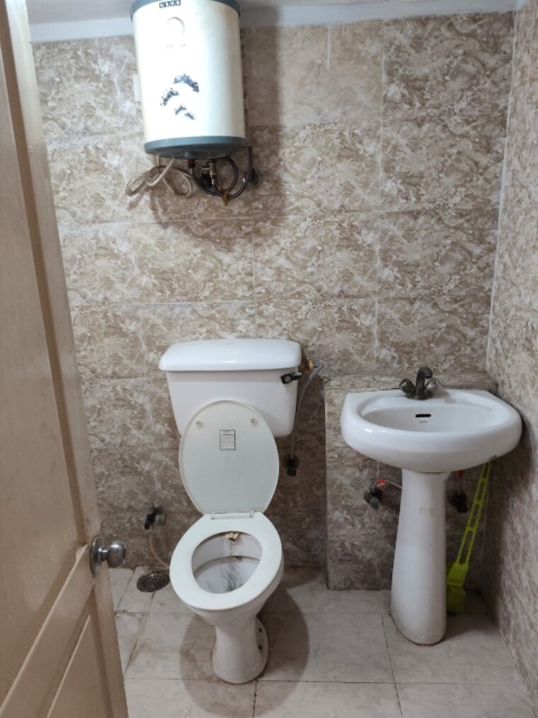 Bathroom, paras-seasons 2 Bedroom 830 Sq.Ft. Apartment In Sector 168 Noida 9008065