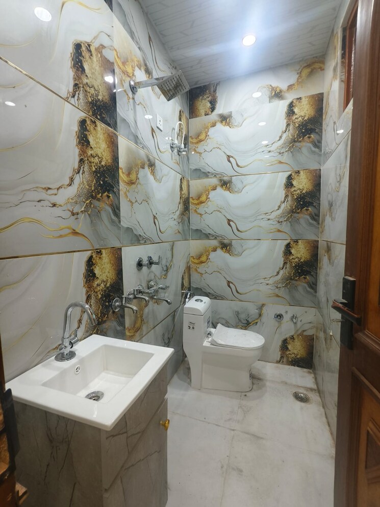 Bathroom, shakti khand iv 3 Bedroom 1205 Sq.Ft. Apartment In Shakti Khand iv Ghaziabad 9008069