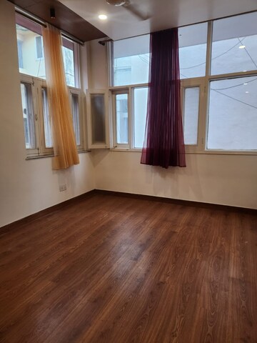 Room in 2 BHK Apartment at RWA Qutab Enclave, Katwaria Sarai – for Rent