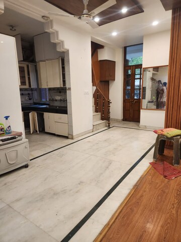 Room in 2 BHK Apartment at RWA Qutab Enclave, Katwaria Sarai – for Rent