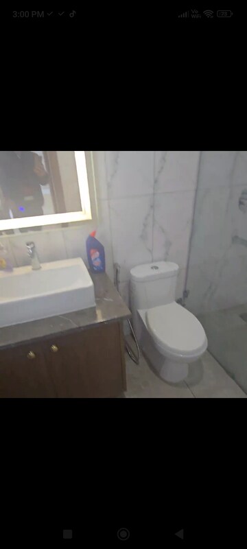 Bathroom in 3 BHK Builder Floor at Central Park Flower Valley Aqua Front Towers, Sohna Sector 33 – for Rent
