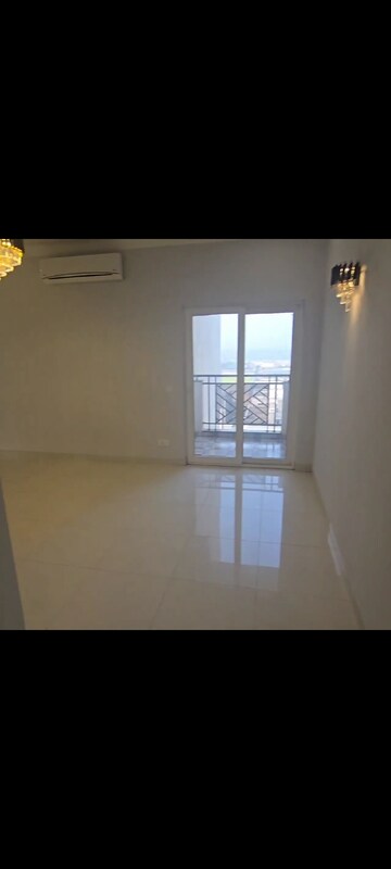 Room in 3 BHK Builder Floor at Central Park Flower Valley Aqua Front Towers, Sohna Sector 33 – for Rent