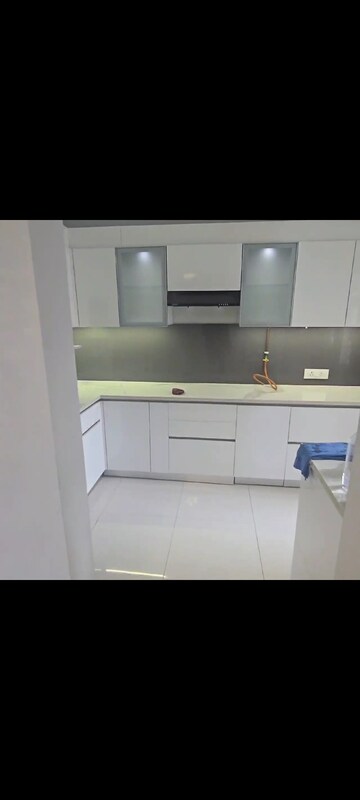 Bathroom in 3 BHK Builder Floor at Central Park Flower Valley Aqua Front Towers, Sohna Sector 33 – for Rent