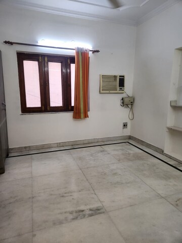 Room in 2 BHK Apartment at RWA Qutab Enclave, Katwaria Sarai – for Rent