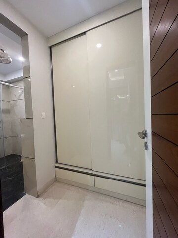 Bathroom in 4 BHK Builder Floor at DLF City Gurgaon, Sector 26a – for Rent