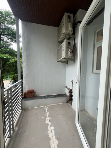 Balcony in 4 BHK Builder Floor at DLF City Gurgaon, Sector 26a – for Rent