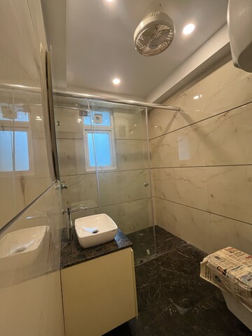 Bathroom in 4 BHK Builder Floor at DLF City Gurgaon, Sector 26a – for Rent