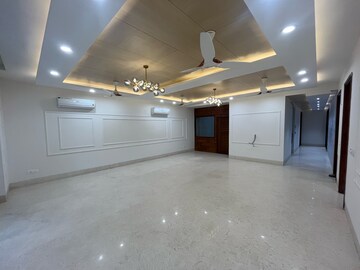 Kitchen in 4 BHK Builder Floor at DLF City Gurgaon, Sector 26a – for Rent