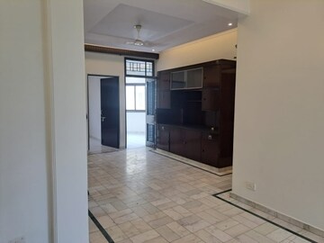 Room in 6 BHK Independent House at Sector 105 – for Rent