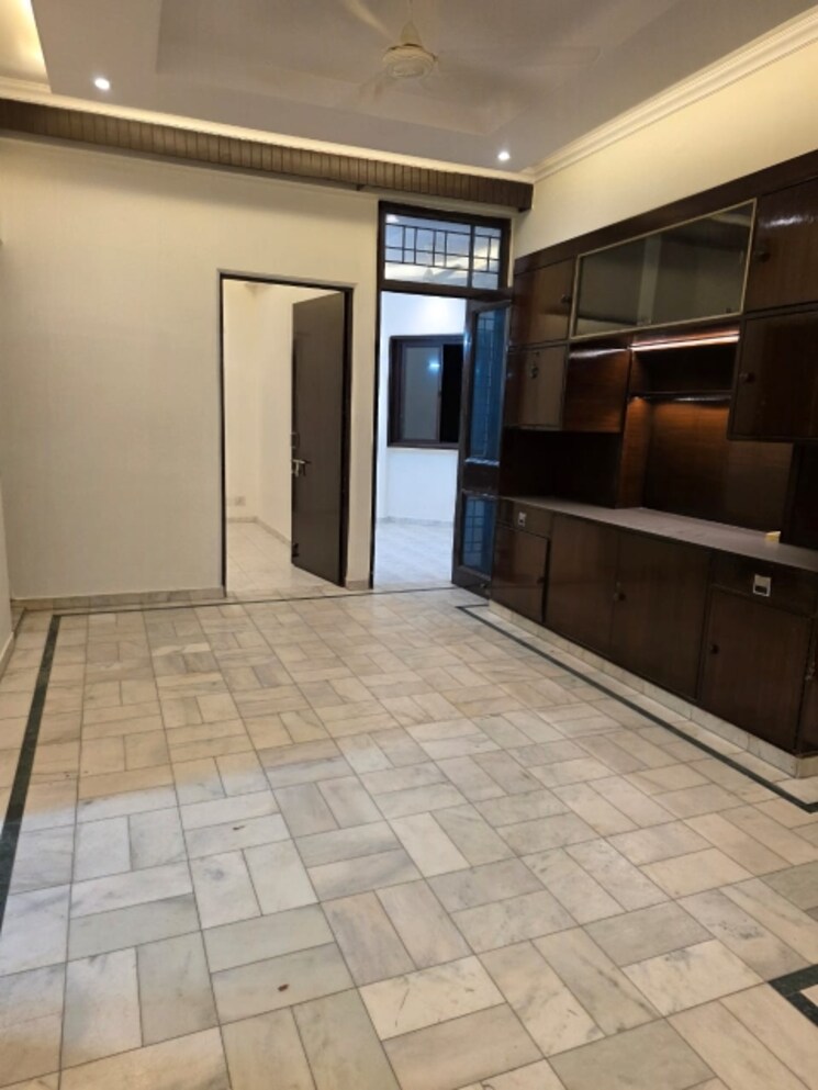 Room, sector 105 6 Bedroom 3000 Sq.Ft. Independent House In Sector 105 Noida 9008138