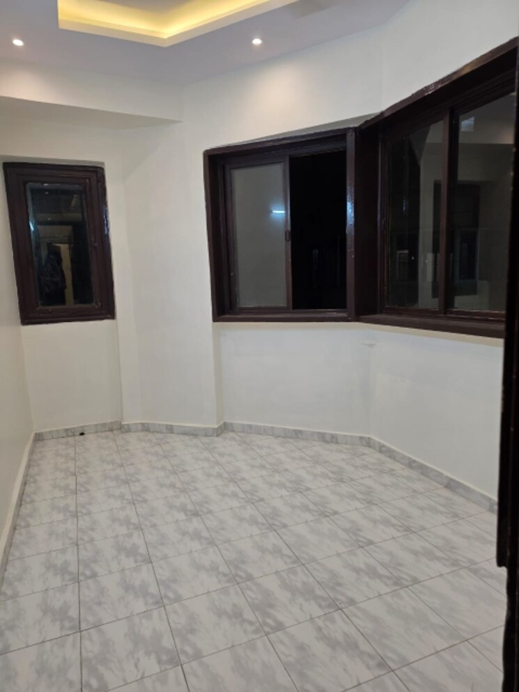 Room, sector 105 6 Bedroom 3000 Sq.Ft. Independent House In Sector 105 Noida 9008138