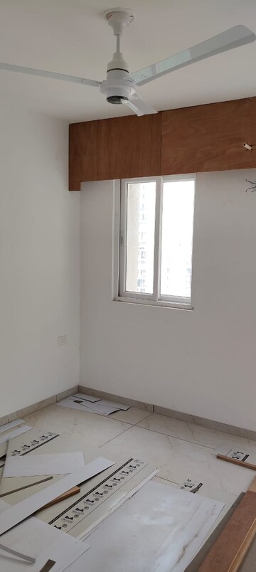 Room in 3 BHK Apartment at Rishita Manhattan, Gomti Nagar – for Rent