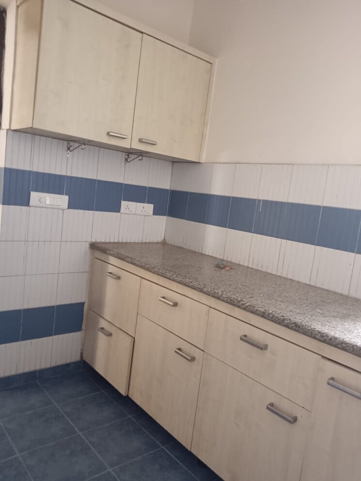 Kitchen, nirvana country 3 Bedroom 1500 Sq.Yd. Builder Floor In Nirvana Country Gurgaon 8576532