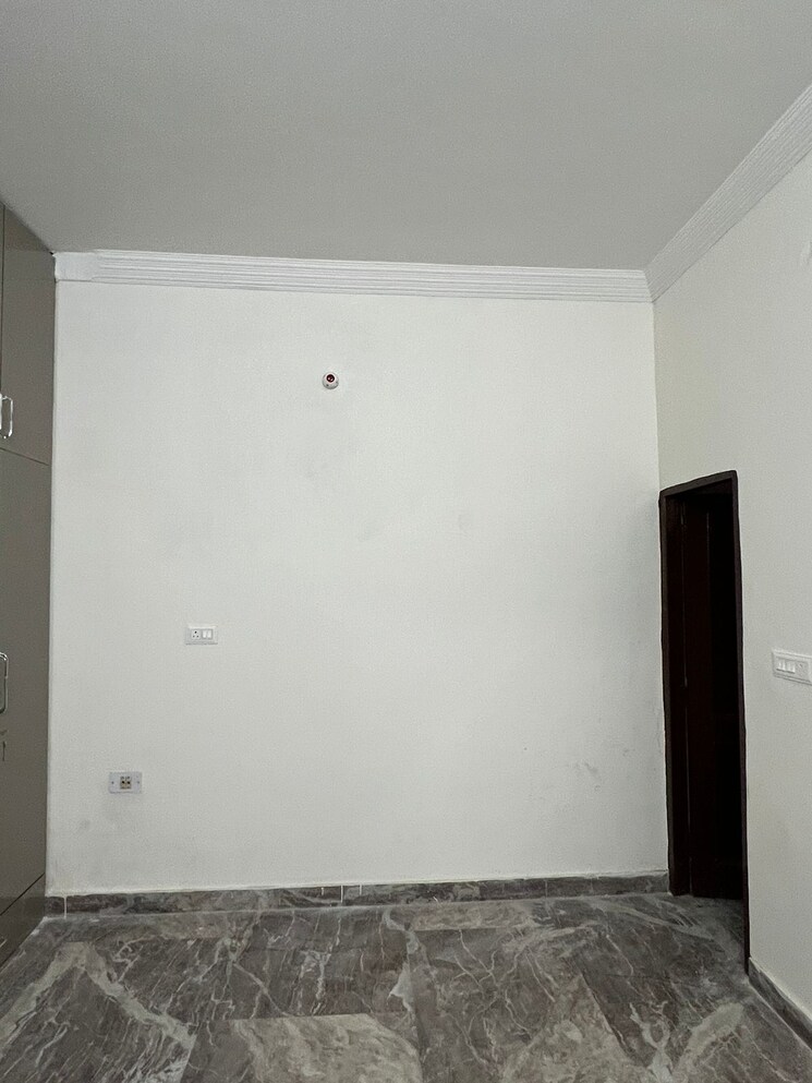 Room, ambala highway 6+ Bedroom 2200 Sq.Ft. Independent House In Ambala Highway Zirakpur 9008264