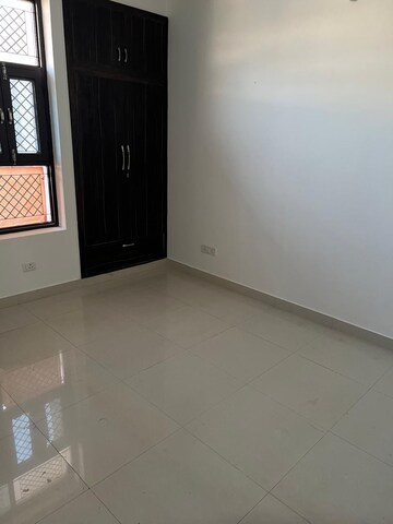 Room in 1.5 BHK Independent House at RWA Apartments Sector 27, Sector 27 – for Rent