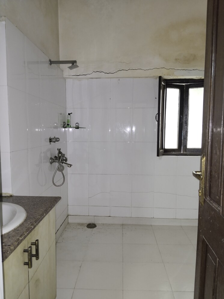Bathroom, rwa-hauz-khas-block-c-5 5 Bedroom 6000 Sq.Ft. Apartment In Hauz Khas Delhi 9008199