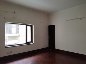 Room in 5 BHK Apartment at RWA Hauz Khas Block C 5, Hauz Khas – for Rent