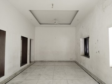 Room in 5 BHK Apartment at RWA Hauz Khas Block C 5, Hauz Khas – for Rent