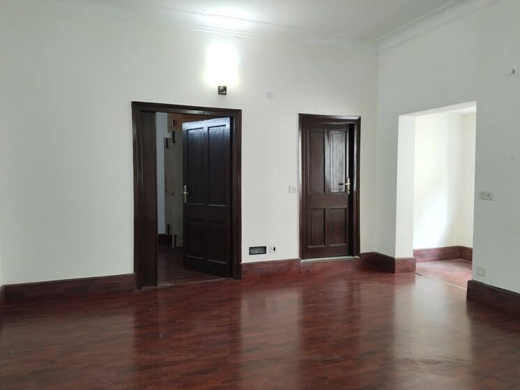 Room, rwa-hauz-khas-block-c-5 5 Bedroom 6000 Sq.Ft. Apartment In Hauz Khas Delhi 9008199