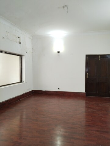 Room in 5 BHK Apartment at RWA Hauz Khas Block C 5, Hauz Khas – for Rent