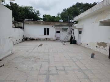 Parking in 5 BHK Apartment at RWA Hauz Khas Block C 5, Hauz Khas – for Rent