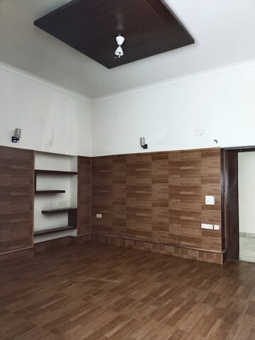 Room in 5 BHK Apartment at RWA Hauz Khas Block C 5, Hauz Khas – for Rent