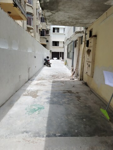 Balcony in 5 BHK Apartment at RWA Hauz Khas Block C 5, Hauz Khas – for Rent