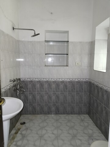 Bathroom in 5 BHK Apartment at RWA Hauz Khas Block C 5, Hauz Khas – for Rent