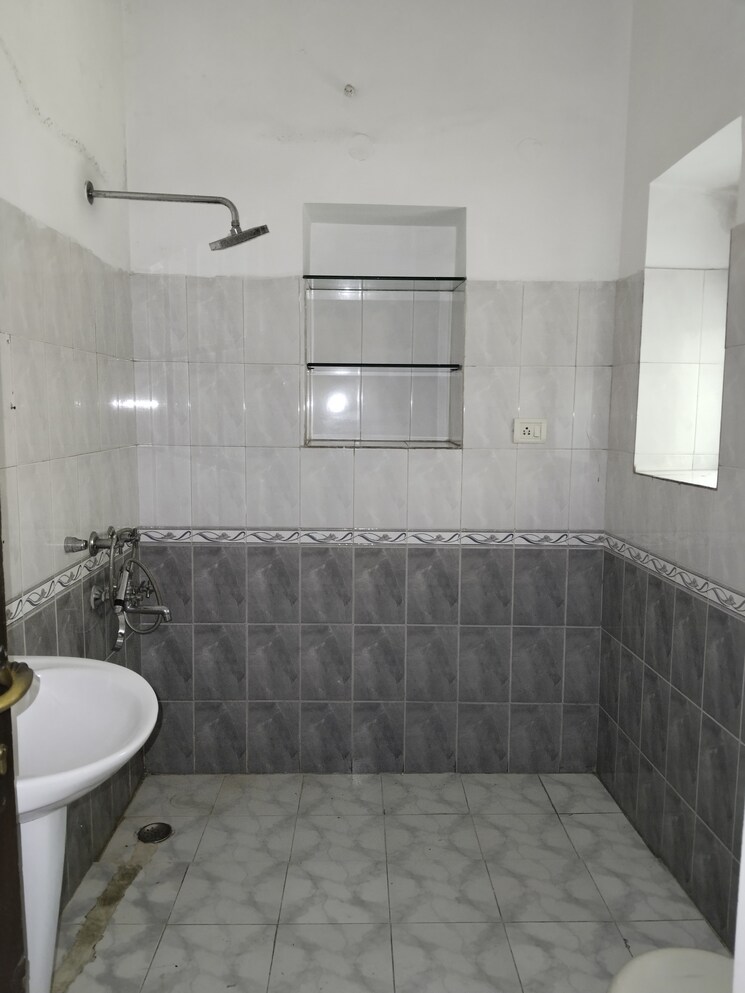Bathroom, rwa-hauz-khas-block-c-5 5 Bedroom 6000 Sq.Ft. Apartment In Hauz Khas Delhi 9008199